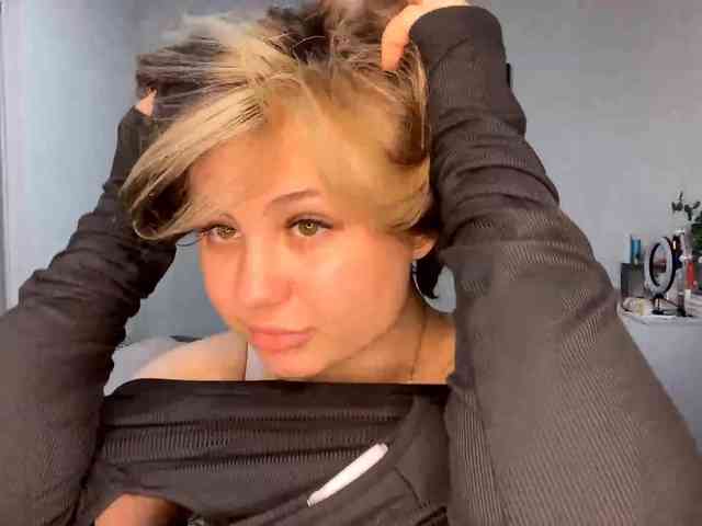 DomoniqueEdnie webcam