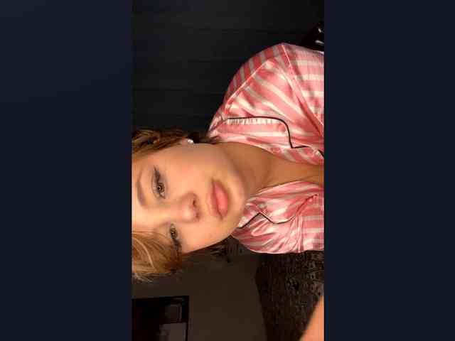 DomoniqueEdnie webcam