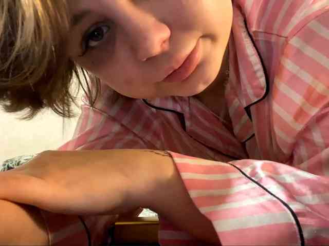 DomoniqueEdnie webcam