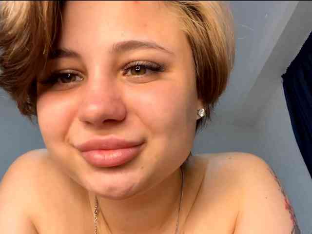 DomoniqueEdnie webcam