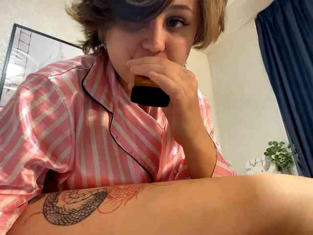 DomoniqueEdnie webcam