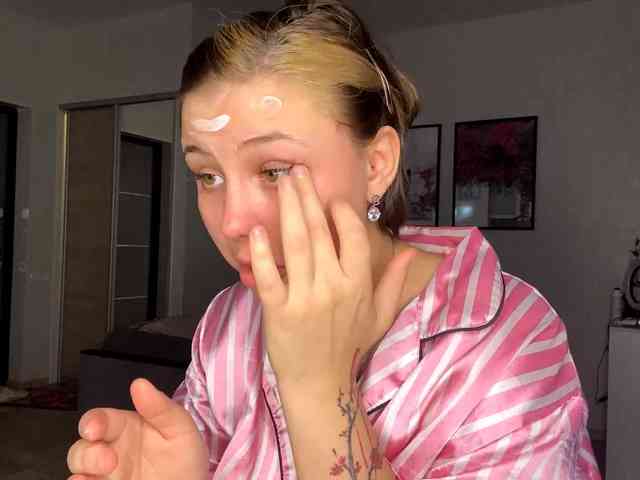 DomoniqueEdnie webcam