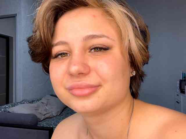 DomoniqueEdnie webcam