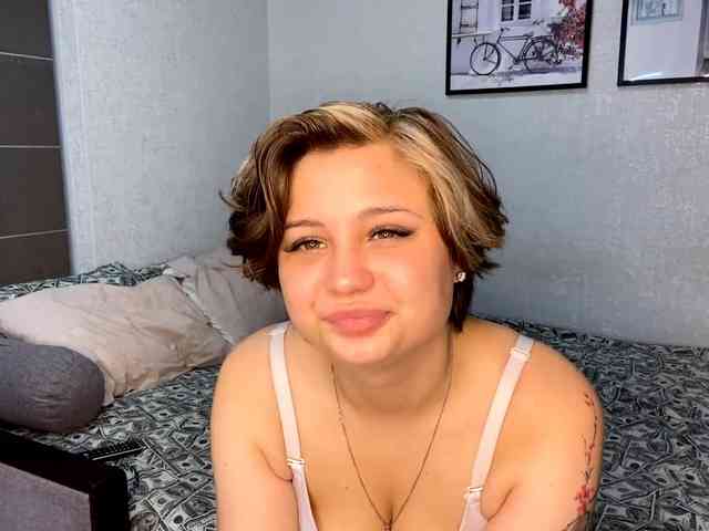 DomoniqueEdnie webcam