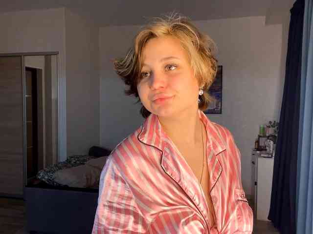 DomoniqueEdnie webcam