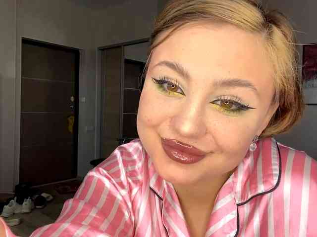 DomoniqueEdnie webcam