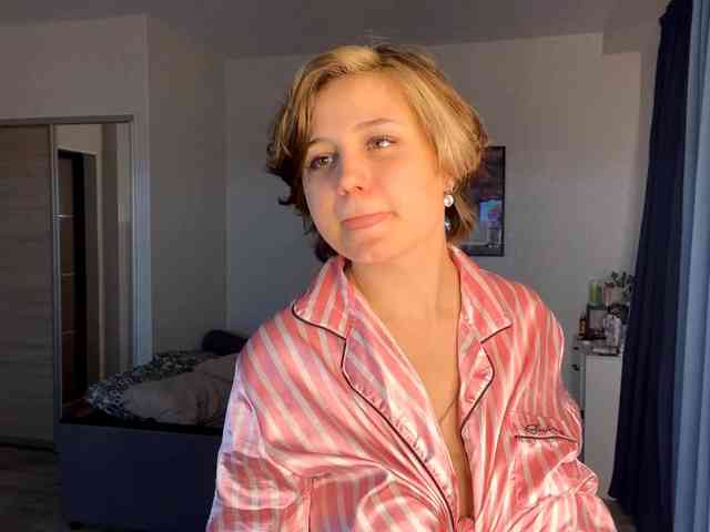 DomoniqueEdnie webcam