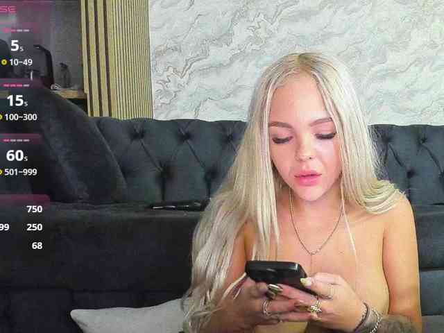 DaisyAbby03 webcam