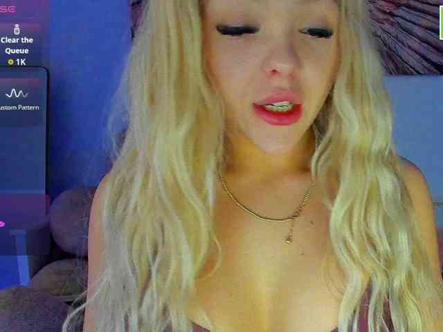 DaisyAbby03 webcam