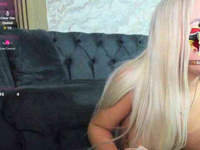 DaisyAbby03 webcam