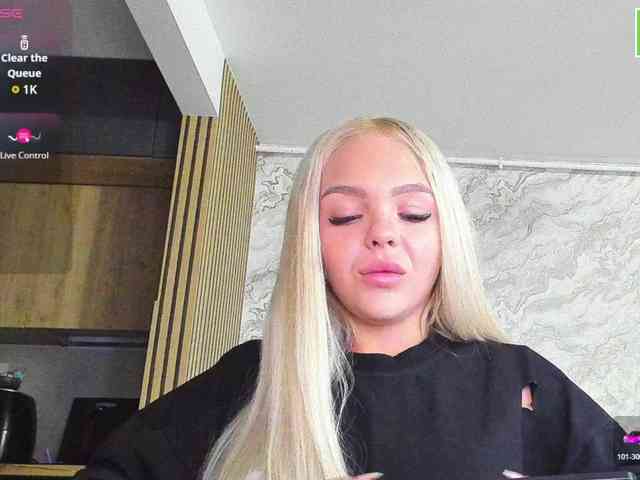DaisyAbby03 webcam