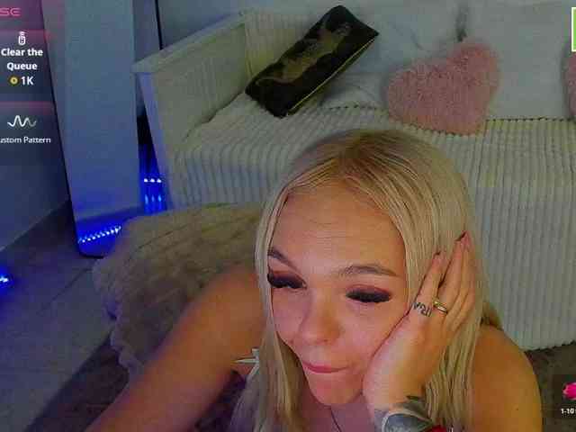 DaisyAbby03 webcam