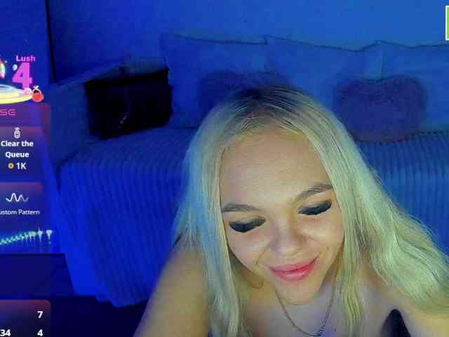 DaisyAbby03 webcam