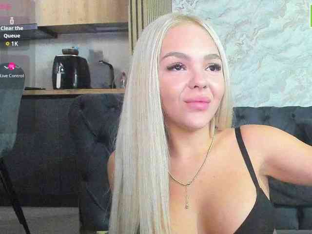 DaisyAbby03 webcam