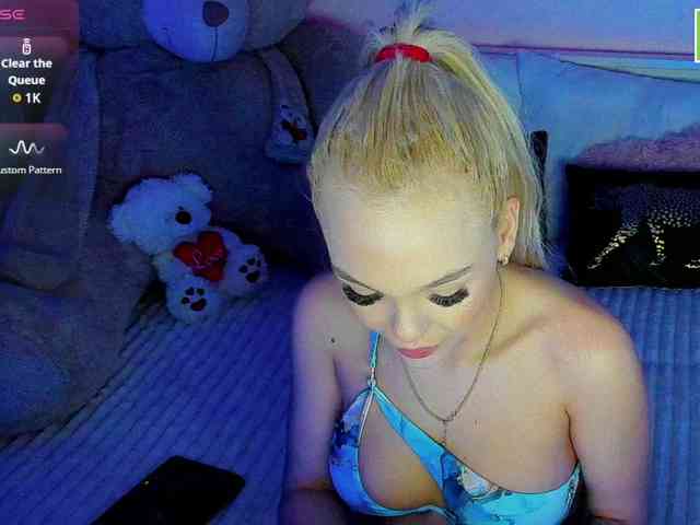 DaisyAbby03 webcam