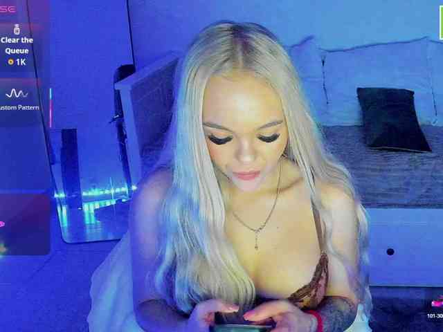 DaisyAbby03 webcam