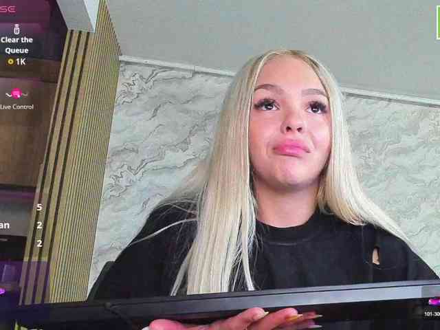DaisyAbby03 webcam