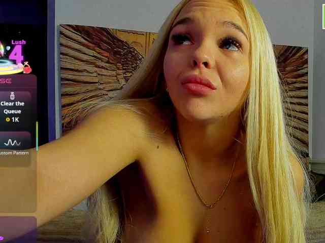 DaisyAbby03 webcam