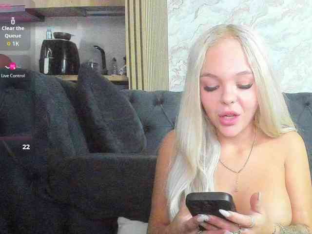 DaisyAbby03 webcam