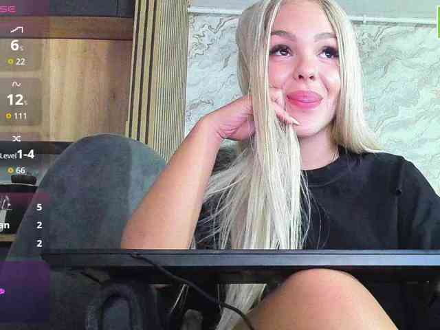 DaisyAbby03 webcam