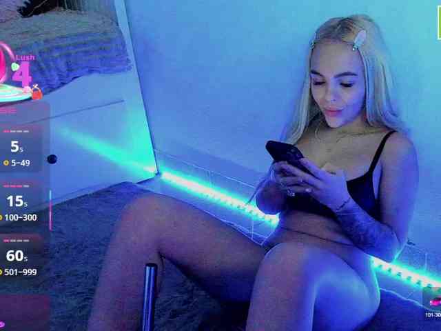 DaisyAbby03 webcam