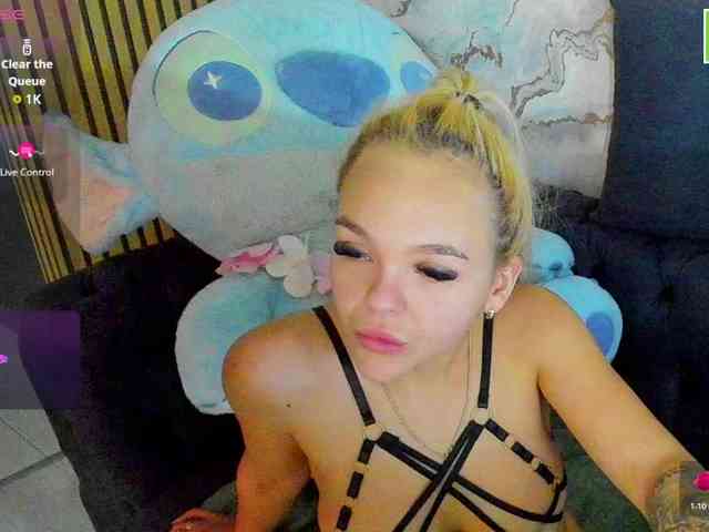 DaisyAbby03 webcam