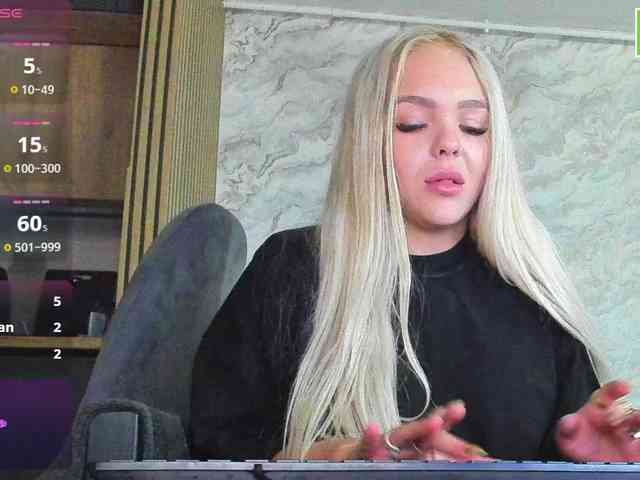 DaisyAbby03 webcam