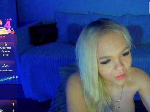 DaisyAbby03 webcam