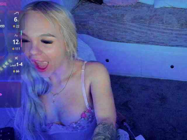 DaisyAbby03 webcam