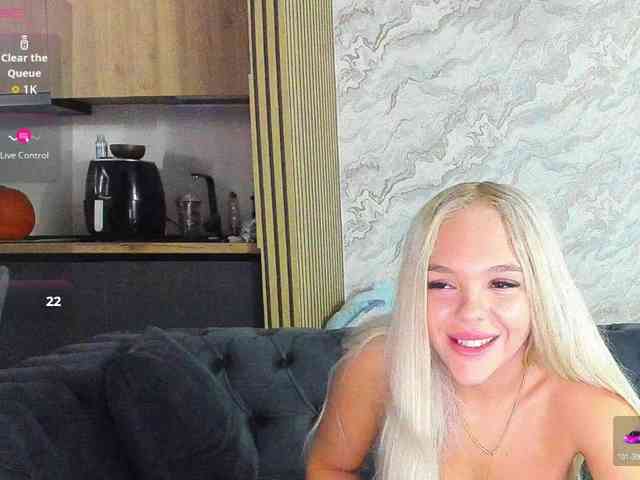 DaisyAbby03 webcam