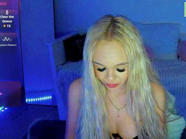 DaisyAbby03 webcam