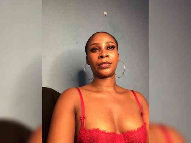 SnackQueen webcam