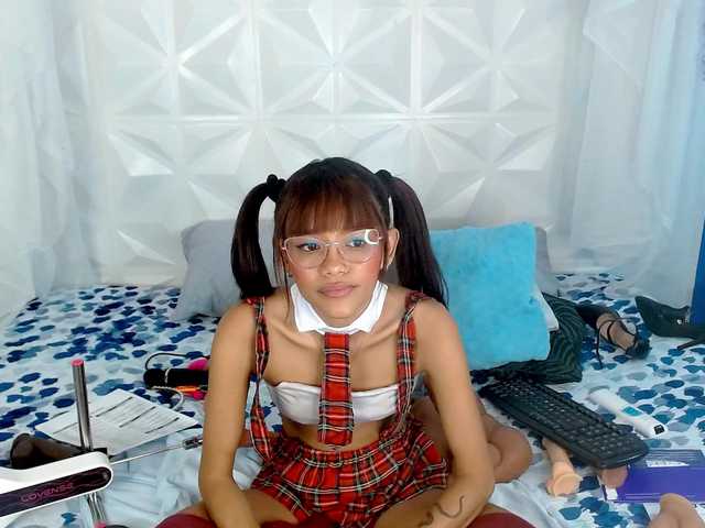 adissonpetite's BongaCams show and profile