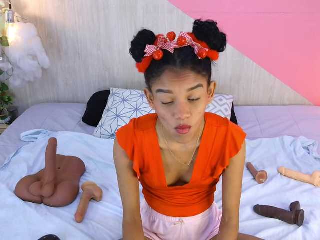 adissonpetite's BongaCams show and profile