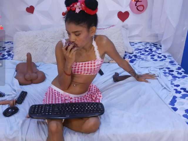 adissonpetite's BongaCams show and profile