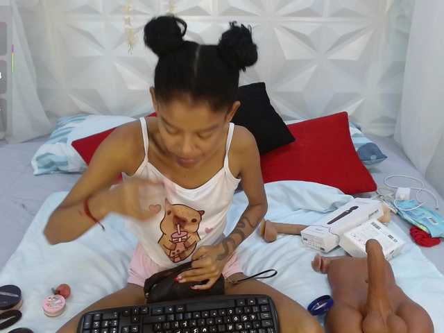 adissonpetite's BongaCams show and profile