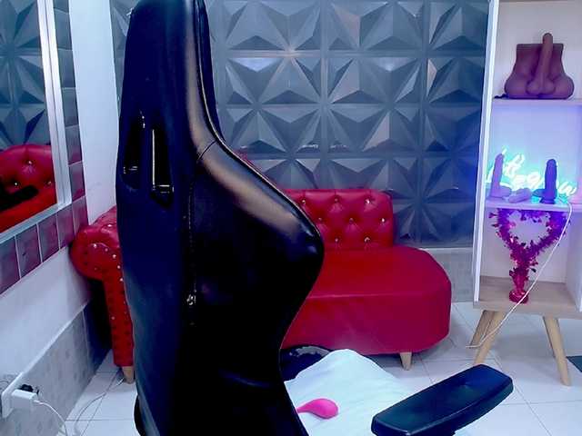 adissonpetite webcam stream