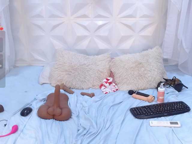 adissonpetite's BongaCams show and profile