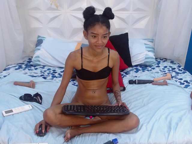 adissonpetite's BongaCams show and profile