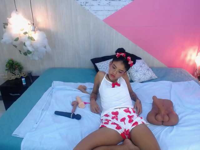 adissonpetite's BongaCams show and profile