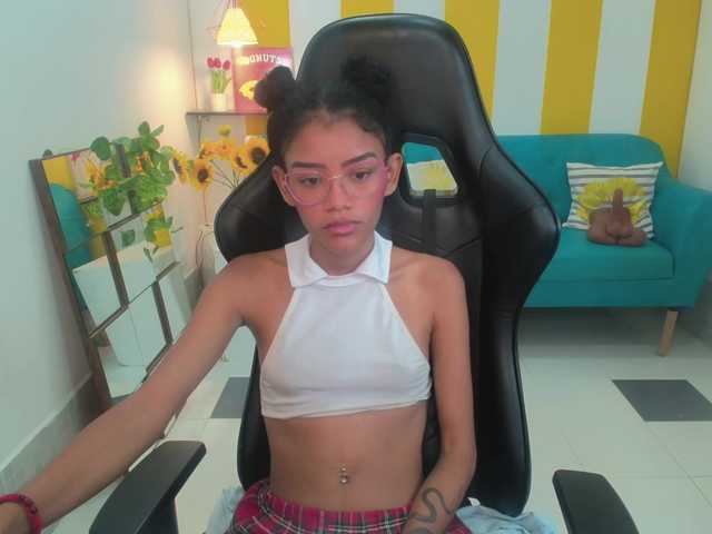 adissonpetite's BongaCams show and profile