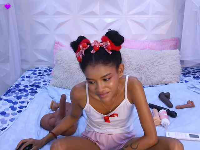 adissonpetite webcam