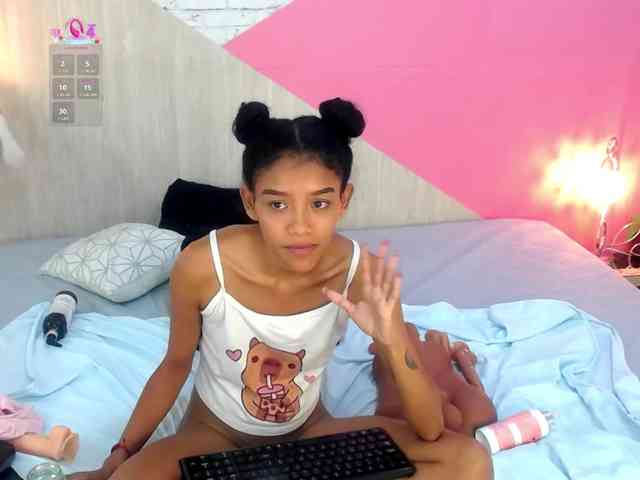 adissonpetite webcam