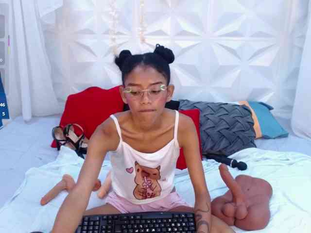 adissonpetite webcam