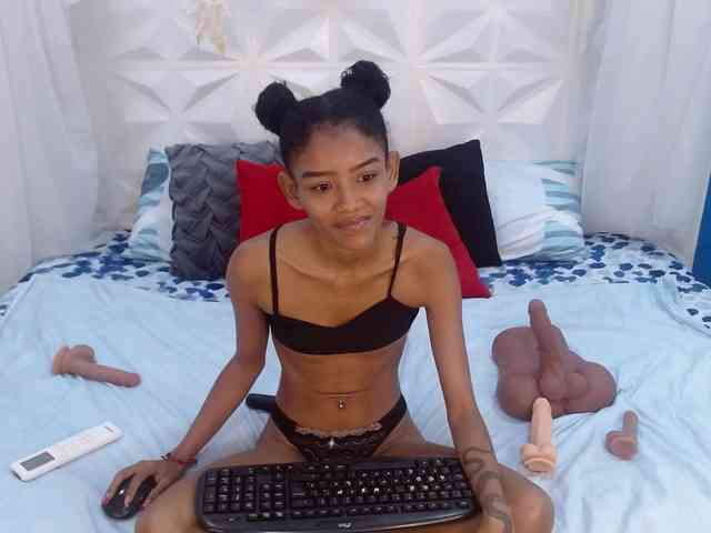 adissonpetite webcam