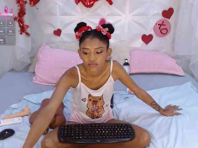 adissonpetite webcam