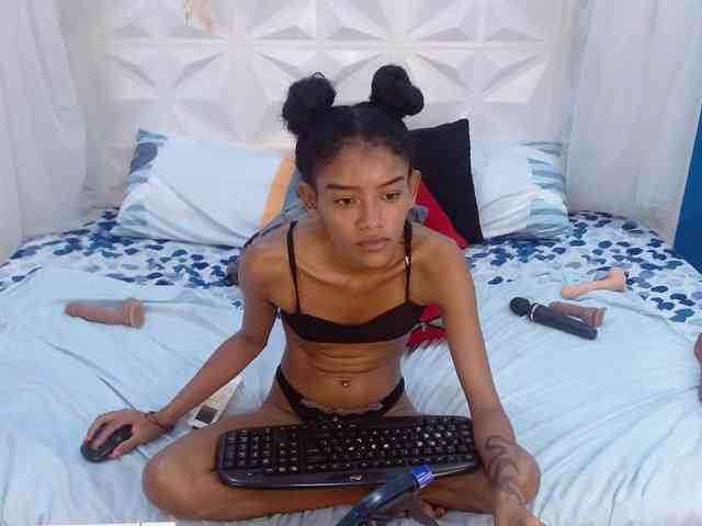 adissonpetite webcam