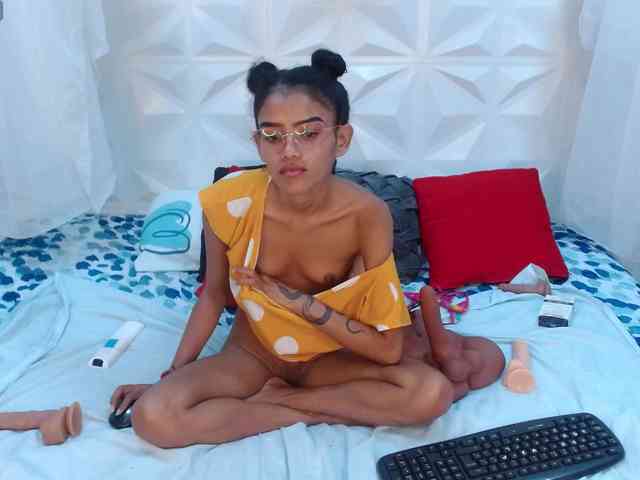 adissonpetite webcam