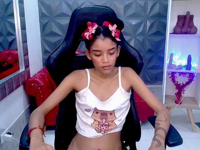 adissonpetite webcam