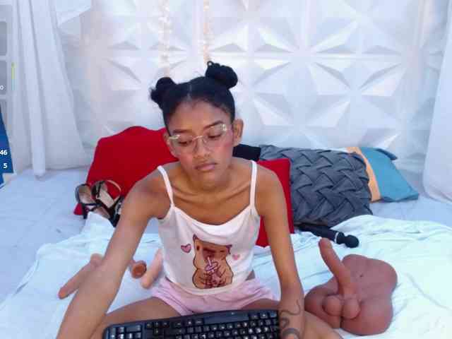 adissonpetite webcam